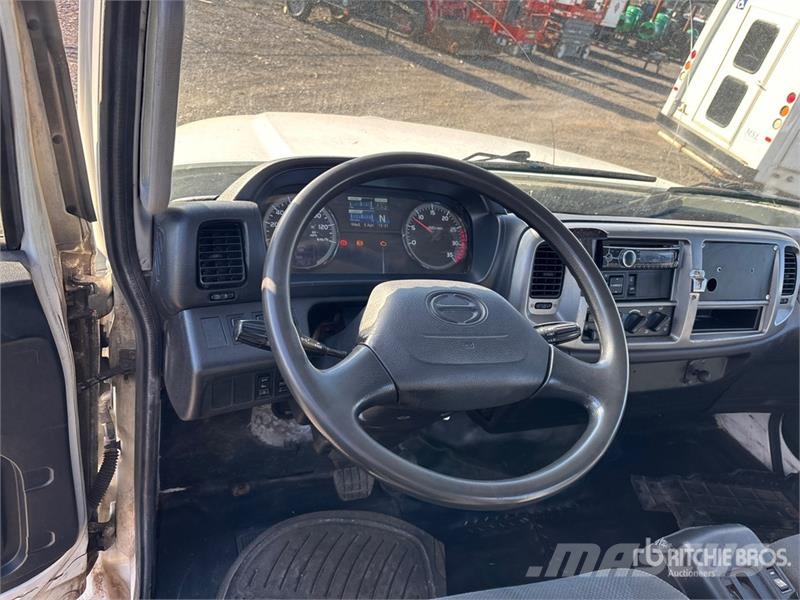 Hino 338 Kabine i unutrašnjost