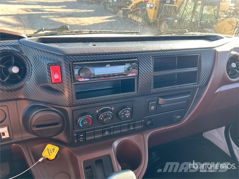 Hino 338 Kabine i unutrašnjost