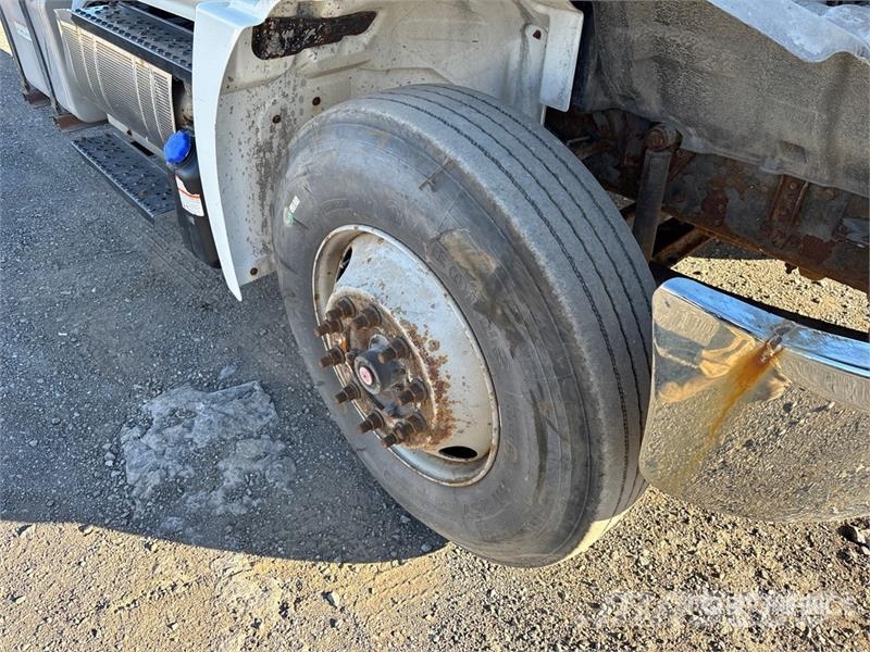 Hino 338 Kabine i unutrašnjost