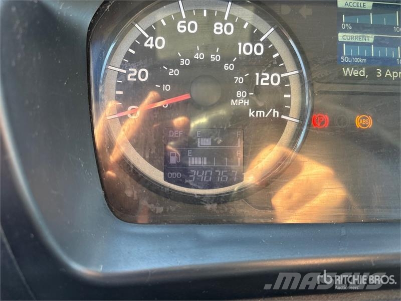 Hino 338 Kabine i unutrašnjost