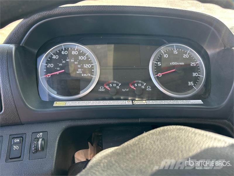 Hino 338 Седельные тягачи