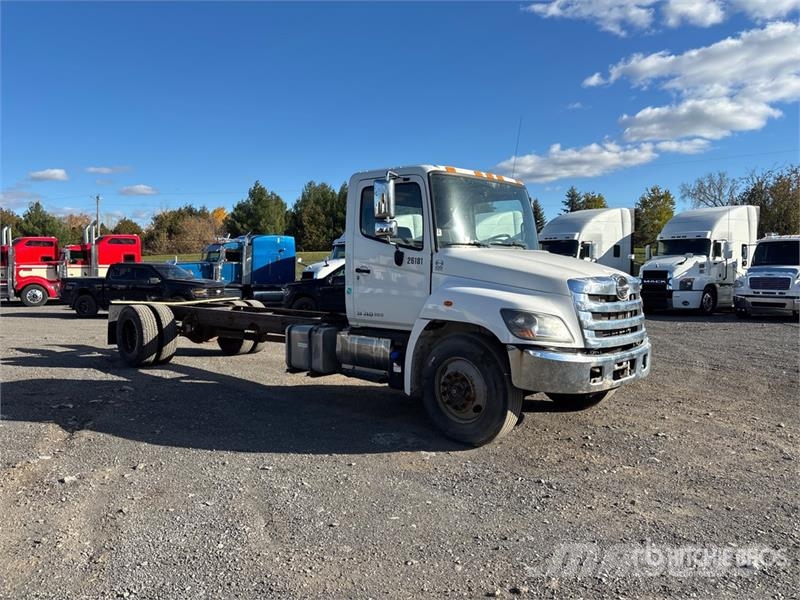 Hino 338 Kabine i unutrašnjost