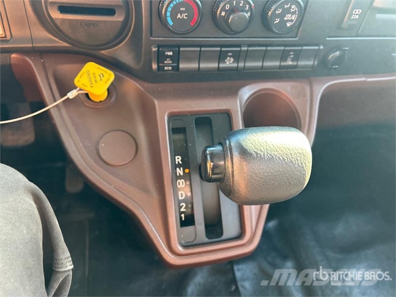 Hino 338 Kabine i unutrašnjost
