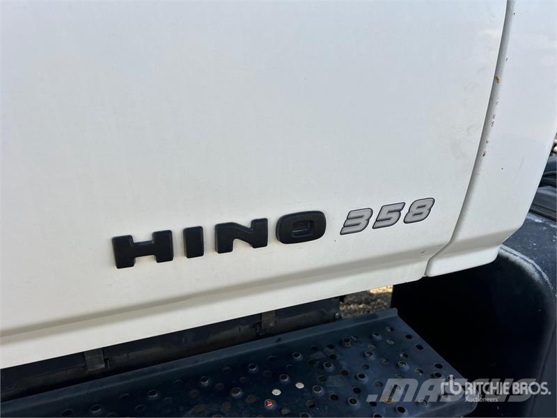 Hino 338 Седельные тягачи