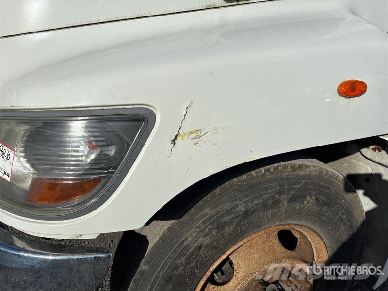 Hino 338 Kabine i unutrašnjost