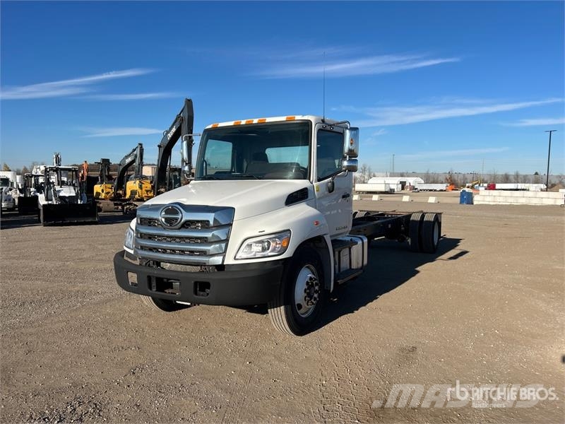 Hino 338 Kabine i unutrašnjost