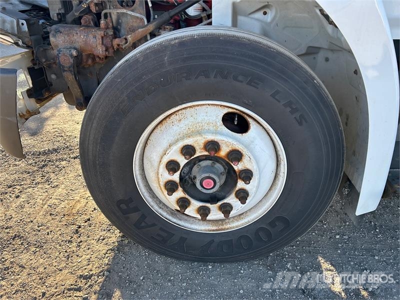 Hino 338 Kabine i unutrašnjost