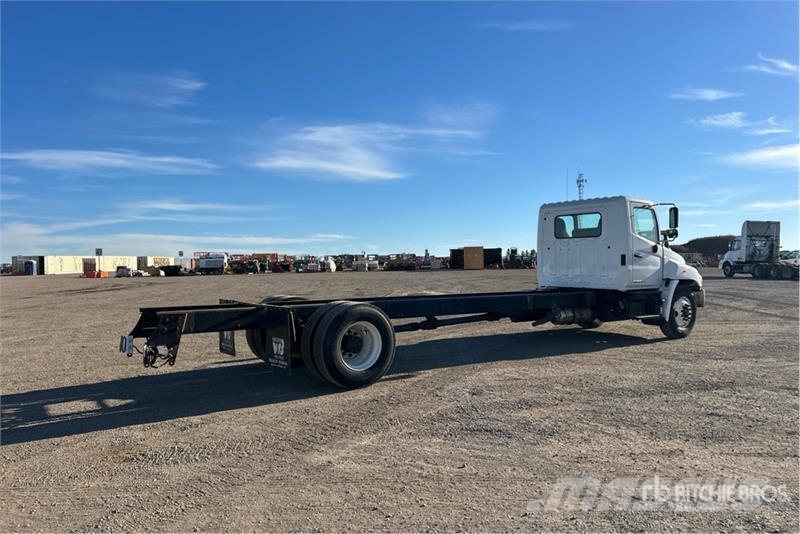 Hino 338 Kabine i unutrašnjost