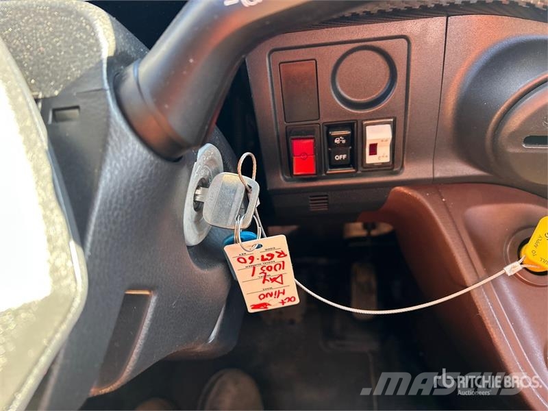 Hino 338 Kabine i unutrašnjost
