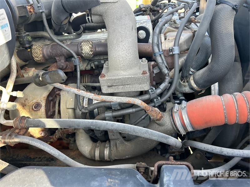 Hino 338 Седельные тягачи