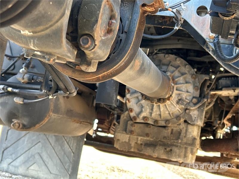 Hino 338 Седельные тягачи