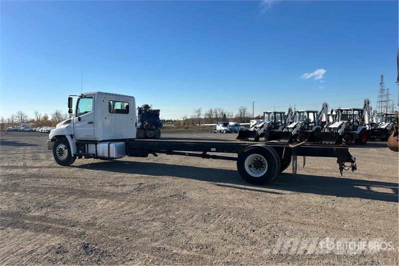 Hino 338 Kabine i unutrašnjost
