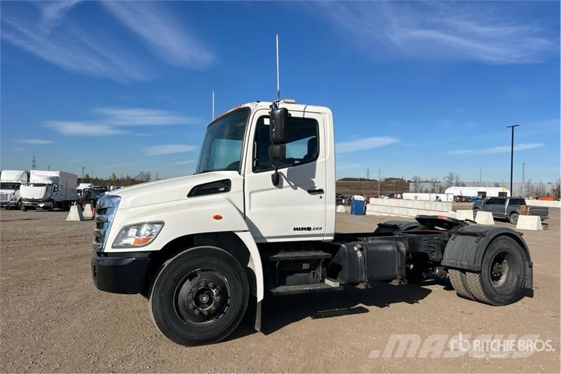 Hino 338 Седельные тягачи