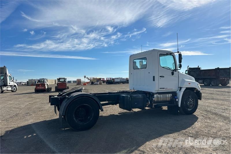 Hino 338 Седельные тягачи