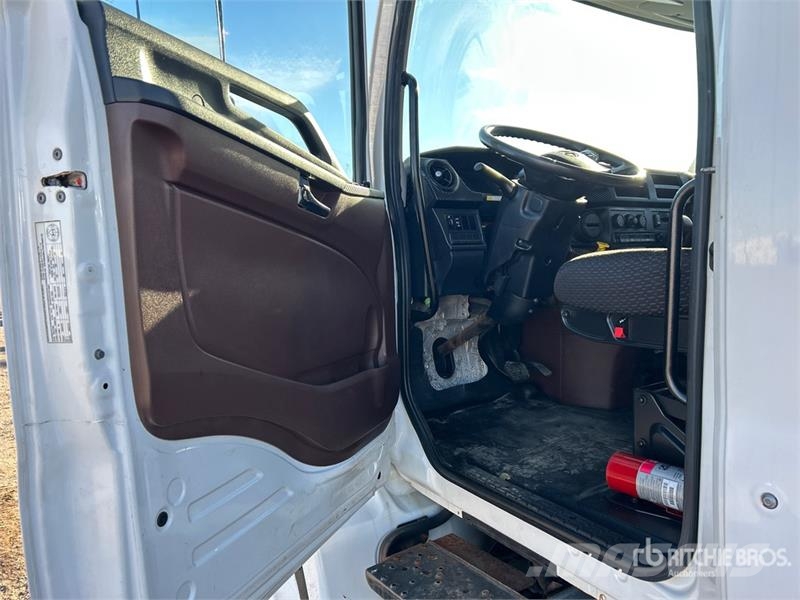 Hino 338 Kabine i unutrašnjost