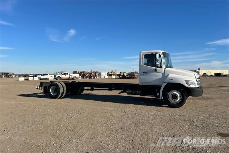 Hino 338 Kabine i unutrašnjost