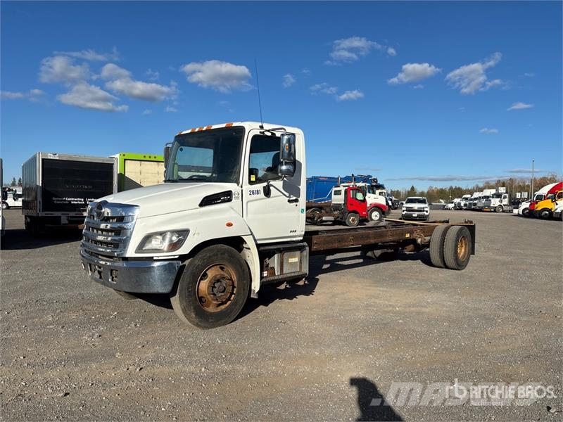 Hino 338 Kabine i unutrašnjost