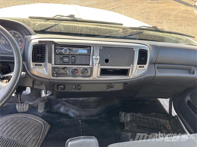 Hino 338 Kabine i unutrašnjost