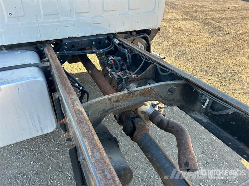Hino 338 Kabine i unutrašnjost