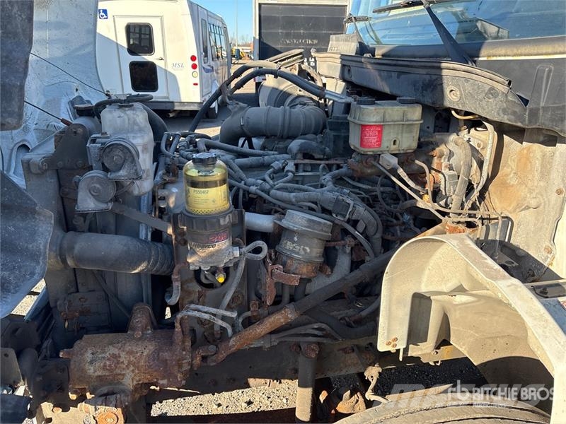 Hino 338 Kabine i unutrašnjost