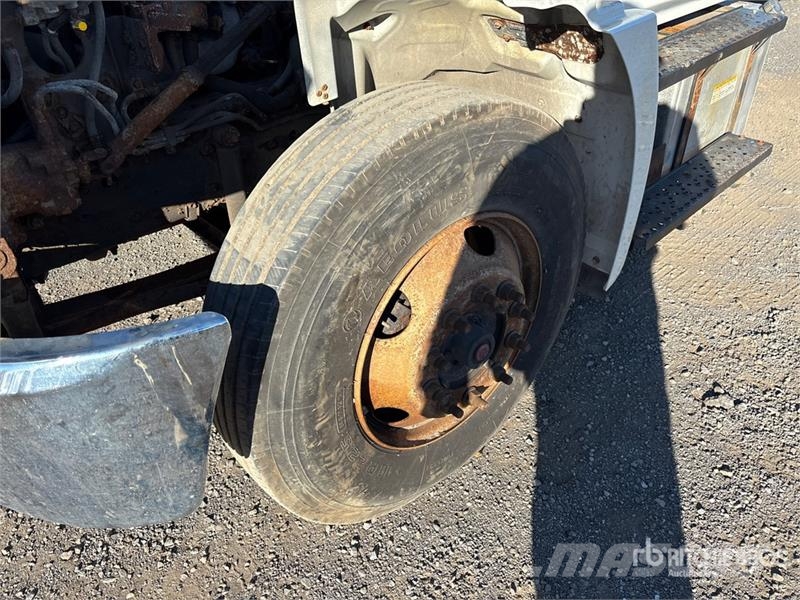 Hino 338 Kabine i unutrašnjost
