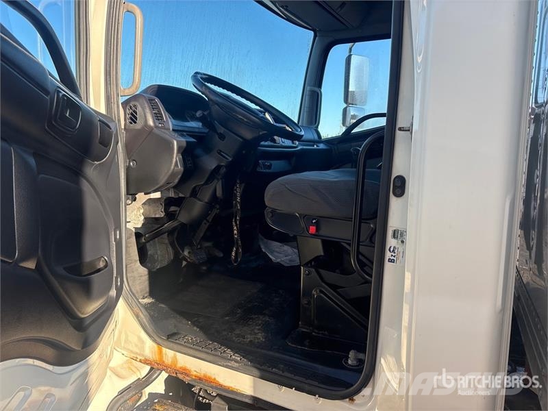 Hino 338 4x2 Van Truck Kofferaufbau