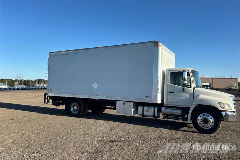 Hino 338 4x2 Van Truck Kofferaufbau