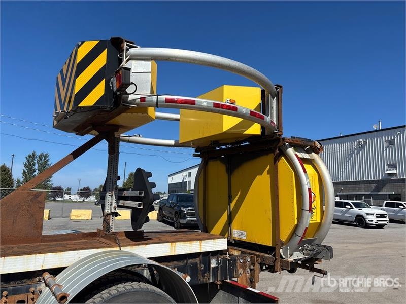 Hino 358 4x2 Attenuator Truck Municipal / general purpose vehicles