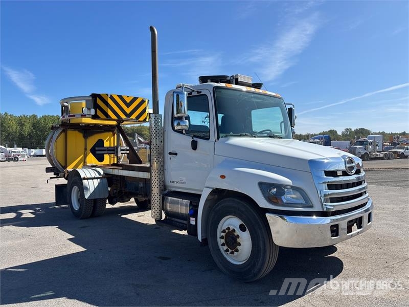 Hino 358 4x2 Attenuator Truck Municipal / general purpose vehicles