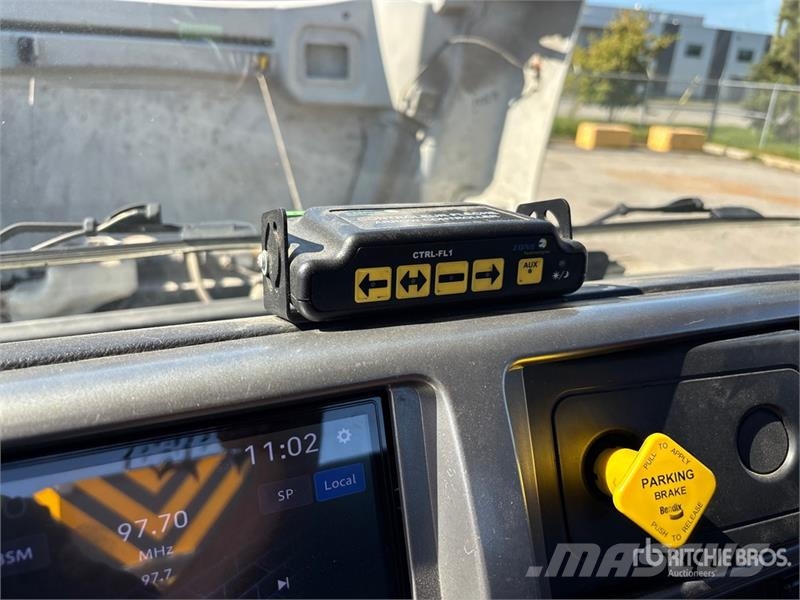 Hino 358 4x2 Attenuator Truck Municipal / general purpose vehicles