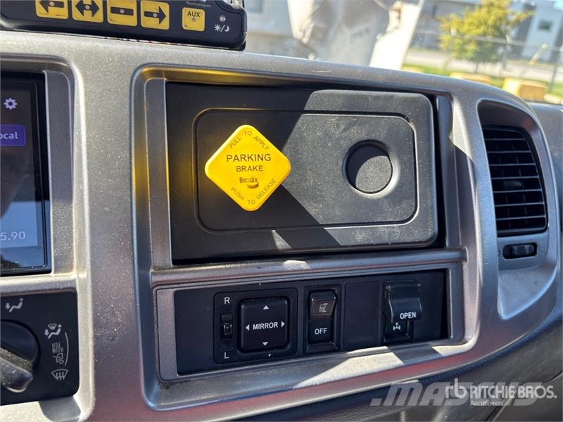 Hino 358 4x2 Attenuator Truck Municipal / general purpose vehicles