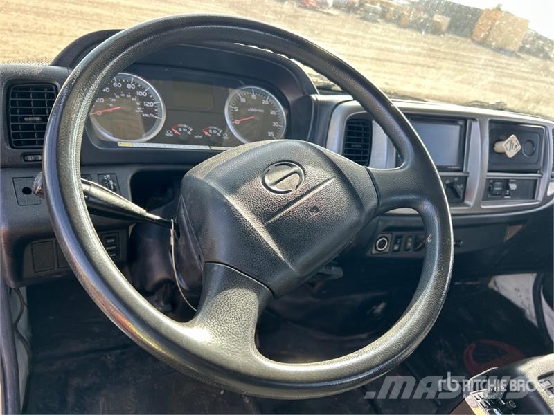 Hino 358 4x2 S/A Day Cab Truck Tractor Dragbilar