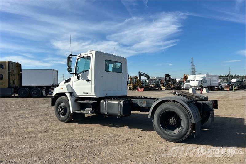 Hino 358 4x2 S/A Day Cab Truck Tractor Dragbilar