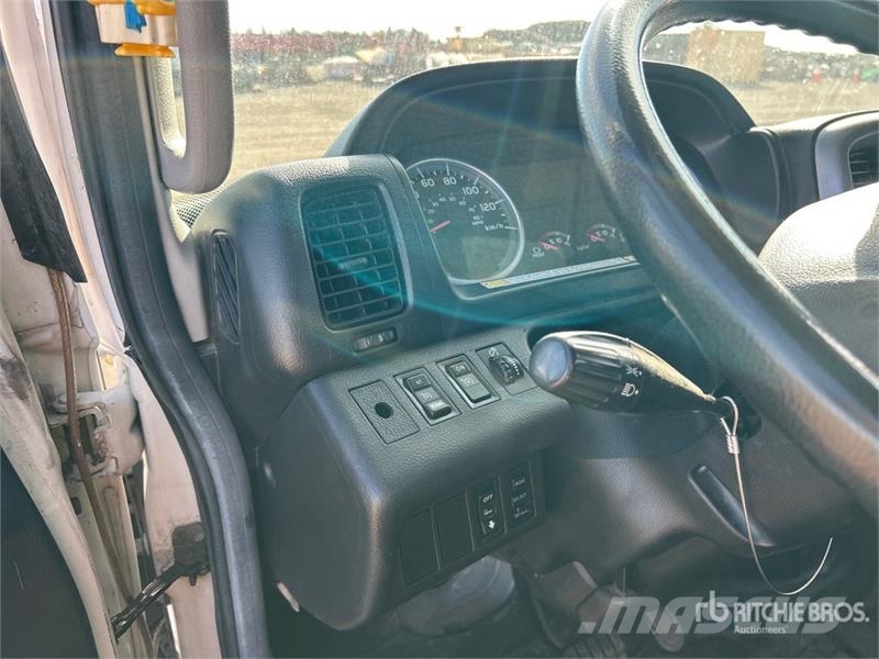 Hino 358 4x2 S/A Day Cab Truck Tractor Dragbilar