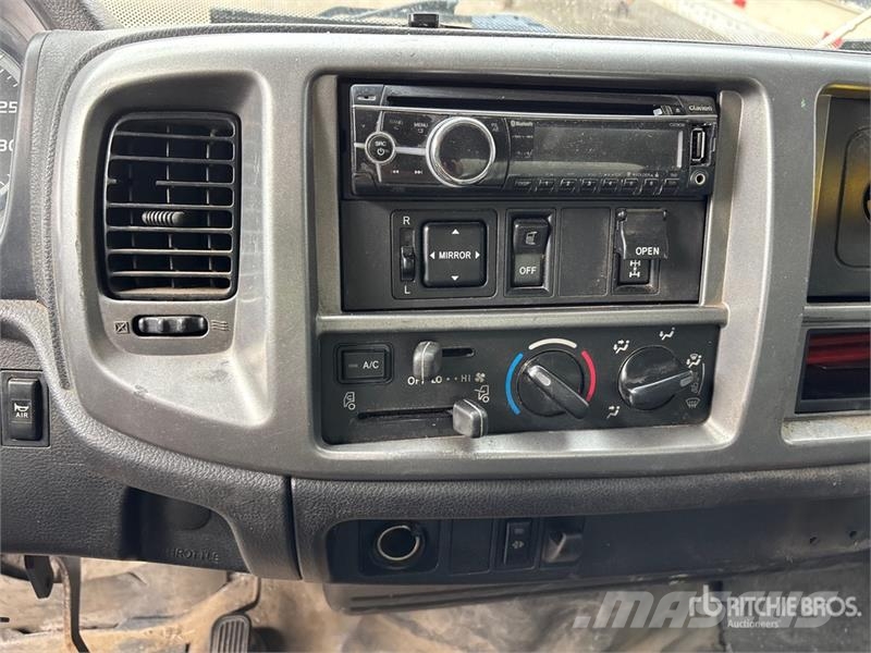 Hino 358D 4x2 Van Truck Umpikorikuorma-autot