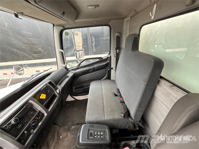 Hino 358D 4x2 Van Truck Umpikorikuorma-autot