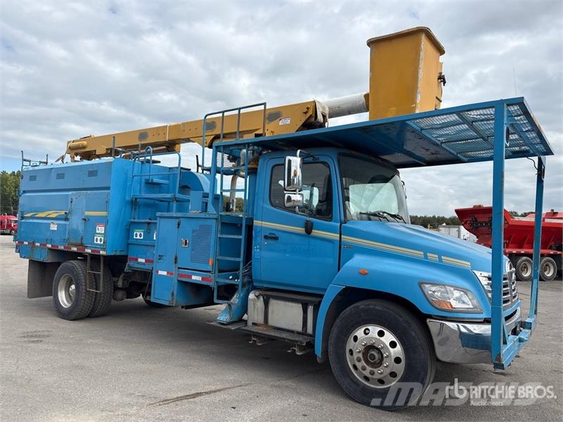 Hino LRV55 55 ft on Hino 358 4x4 Forestry Chipper Body LKW-Arbeitsbühnen