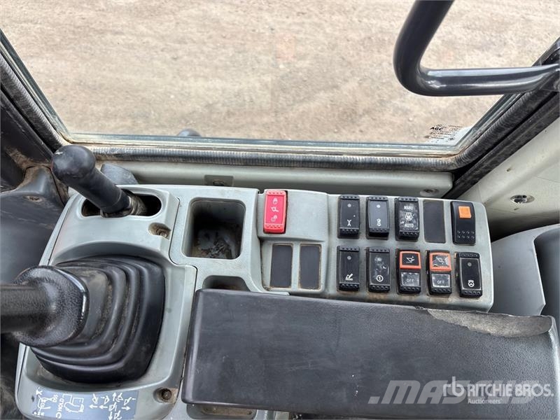 Hitachi ZW180-5B Wheel Loader Iekrāvēji uz riteņiem