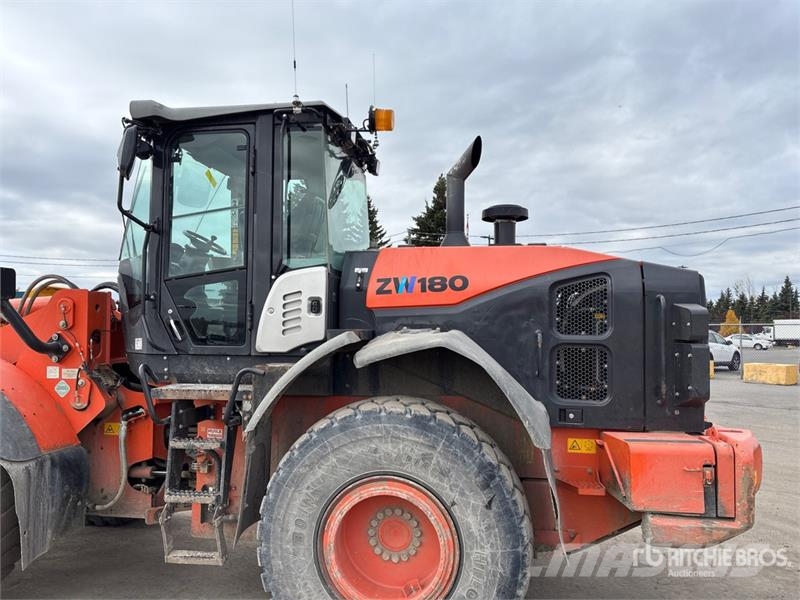 Hitachi ZW180-5B Wheel Loader Iekrāvēji uz riteņiem
