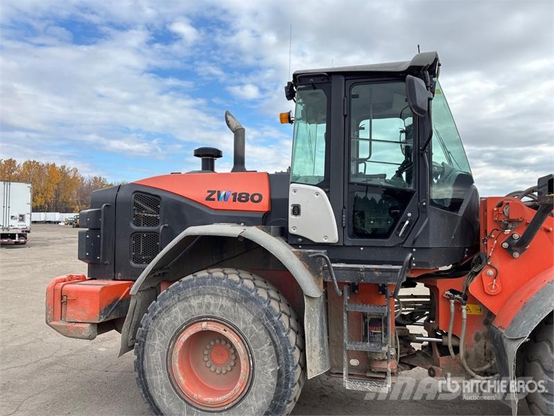 Hitachi ZW180-5B Wheel Loader Iekrāvēji uz riteņiem