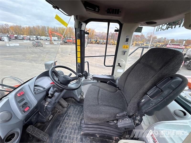 Hitachi ZW250-5B Wheel Loader Iekrāvēji uz riteņiem
