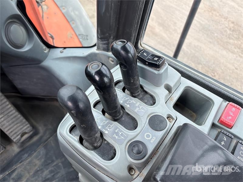 Hitachi ZW250-5B Wheel Loader Iekrāvēji uz riteņiem