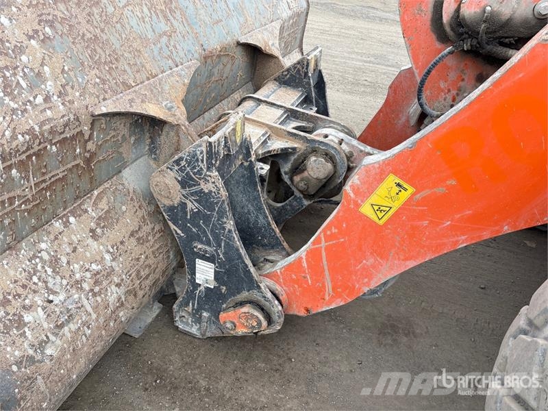 Hitachi ZW250-5B Wheel Loader Iekrāvēji uz riteņiem