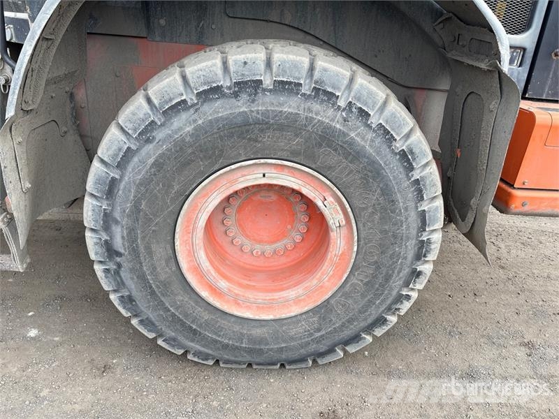 Hitachi ZW250-5B Wheel Loader Iekrāvēji uz riteņiem