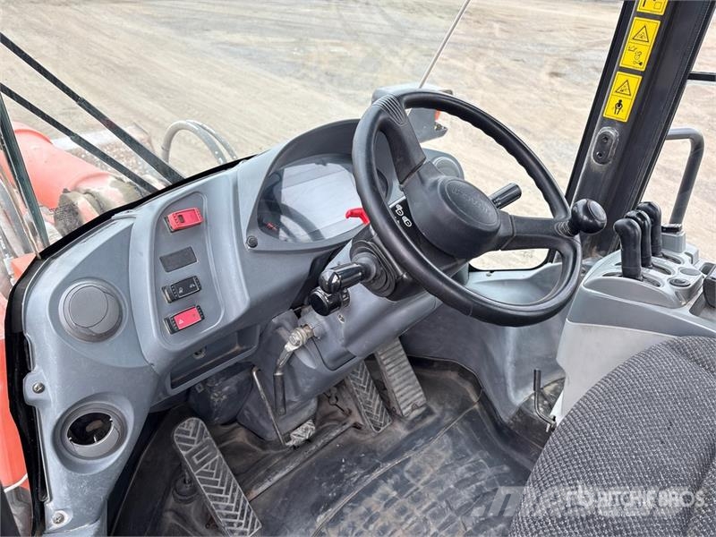 Hitachi ZW250-5B Wheel Loader Iekrāvēji uz riteņiem
