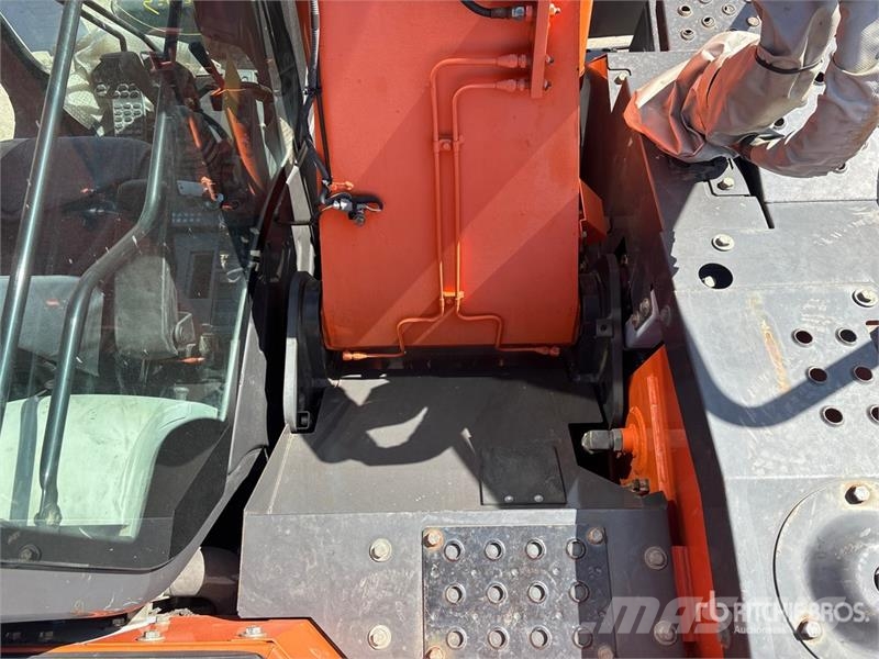 Hitachi ZX135US-5B Tracked Excavator Crawler excavators