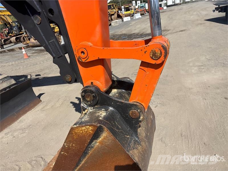 Hitachi ZX135US-5B Tracked Excavator Crawler excavators