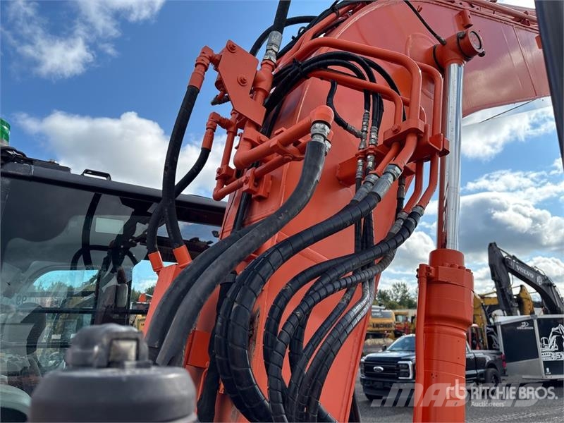 Hitachi ZX135US-5B Tracked Excavator Crawler excavators