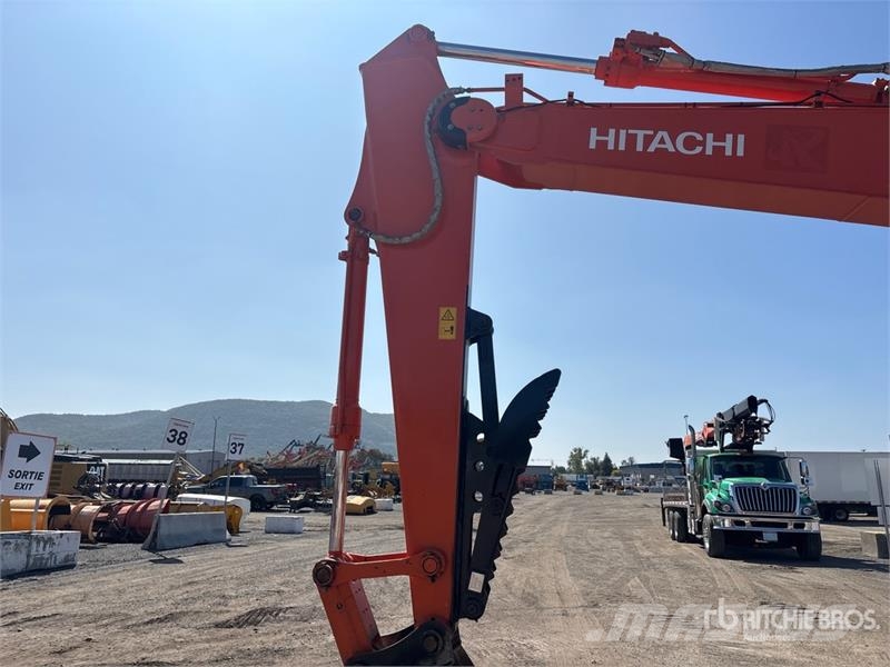 Hitachi ZX135US-5B Tracked Excavator Crawler excavators