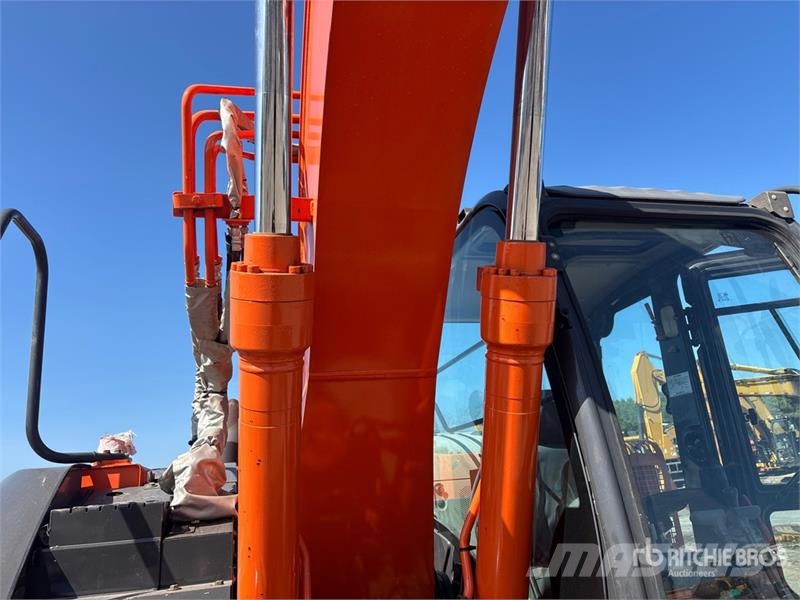 Hitachi ZX135US-5B Tracked Excavator Crawler excavators
